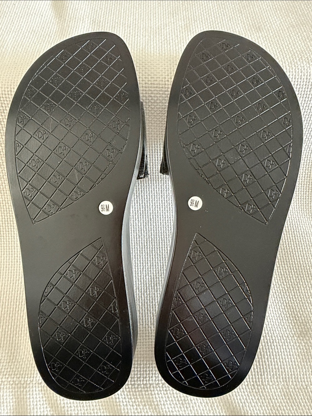 NWOT Donald J. Pliner Black Platform Slides with Metallic Silver Strap Size 9.5 - Picture 8 of 8